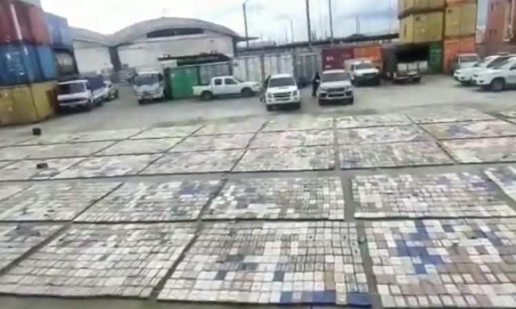 ضبط 9 اطنان من الكوكايين بين شحنات موز في الاكوادور 