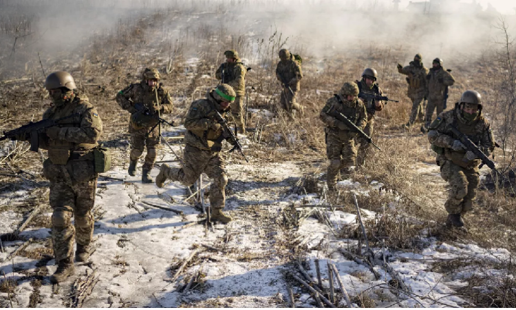 أوكرانيا تعلن عن خسارة قدراتها الهجومية بالقرب من سفاتوفو وكريمينايا