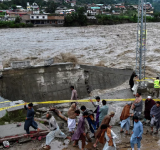 مصرع وإصابة 29 شخصا بعاصفة رعدية وفيضانات شرقي افغانستان
