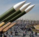 ‏“400 ثانية إلى تل أبيب”.. لافتات تعريفية بصاروخ إيران الجديد
