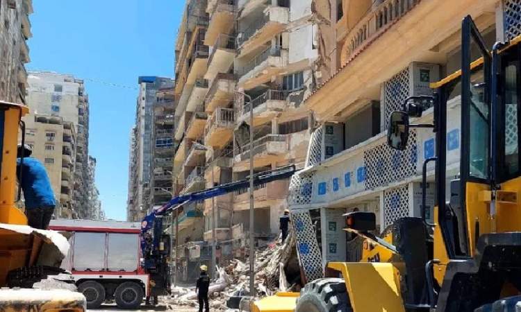 انهيار عقار من 14 طابقا في الإسكندرية