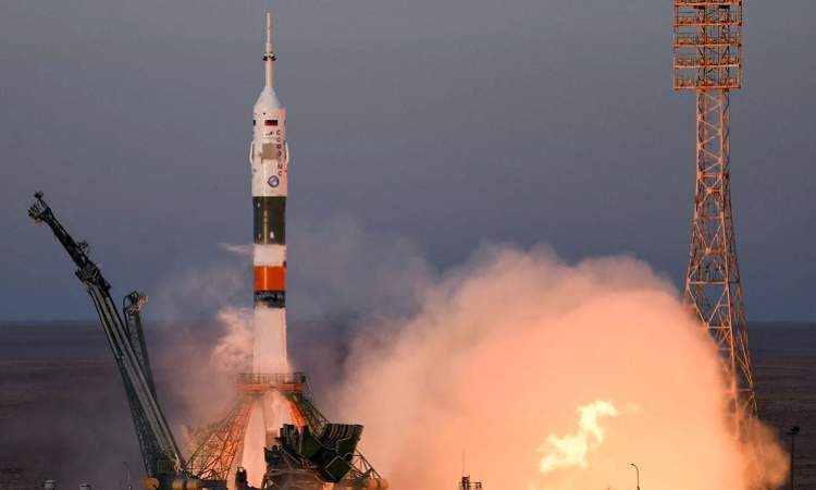 روسيا تطلق 43 قمرا صناعيا بصاروخ واحد
