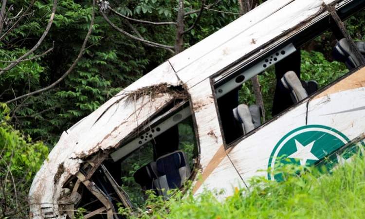 مقتل واصابة اكثر من 40 شخصا بسقوط حافلة في المكسيك