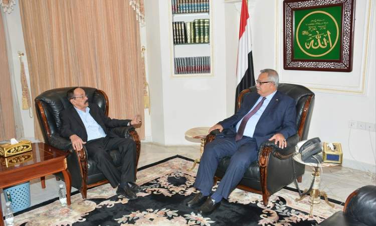 رئيس الوزراء يلتقي رئيس مجلس الشورى ويطلع على سير عملية تفتيت الصخور بمنطقة الأهجر