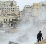 تحذيران في ليبيا ومصر من عاصفة مدارية