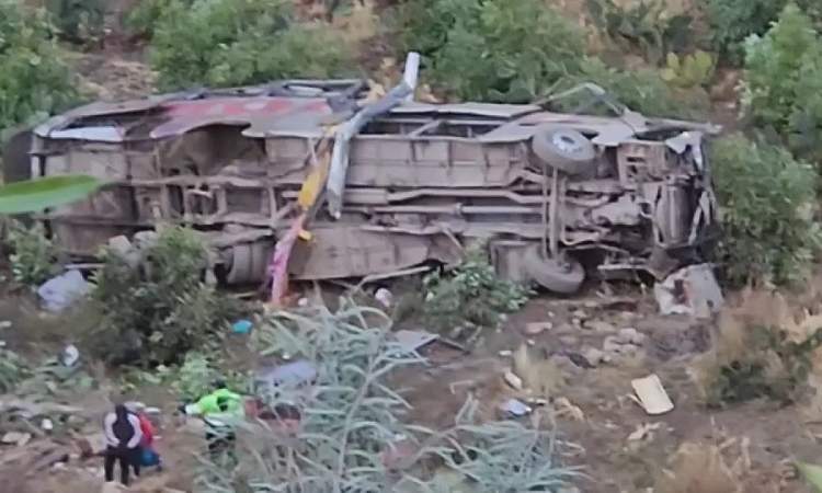مصرع 24 شخصا بتحطم حافلة ركاب في بيرو