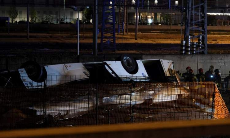 مقتل واصابة اكثر من 40 شخصا بسقوط حافلة من جسر في ايطاليا