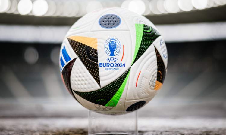"يويفا" يزيح الستار عن الكرة الرسمية لبطولة يورو 2024