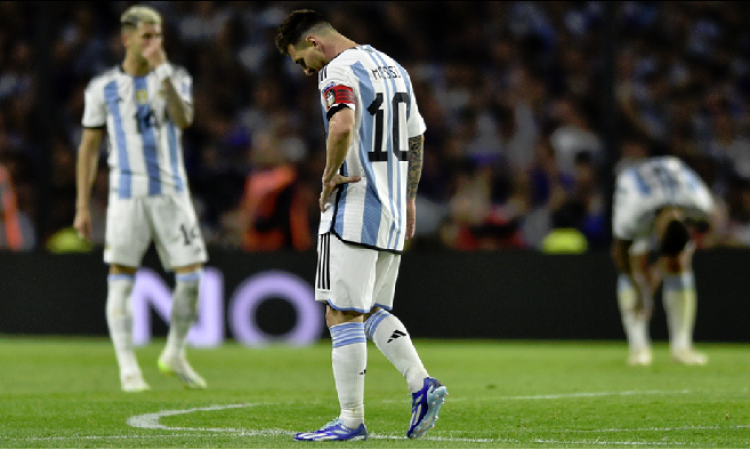 الأوروغواي تلحق بالارجنتين الهزيمة الأولى منذ مونديال قطر