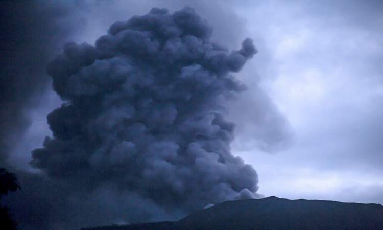 11 قتيلا على الأقل جراء ثوران بركان في إندونيسيا