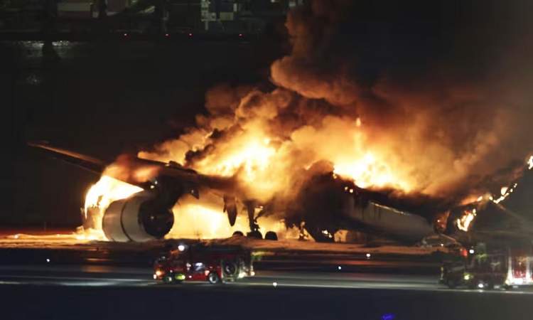 تصادم طائرتين في مطار هانيدا بطوكيو يتسبب بالغاء اكثر من 300 جوية 