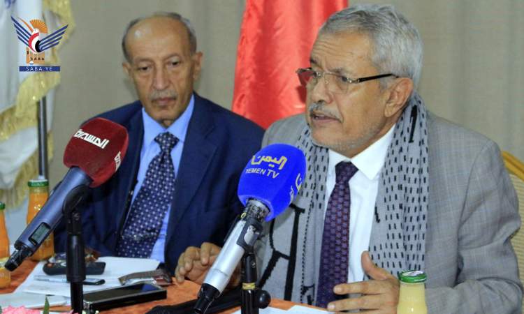 صنعاء: الوزير حازب يوجه بوقف التسجيل في الدراسات العليا 