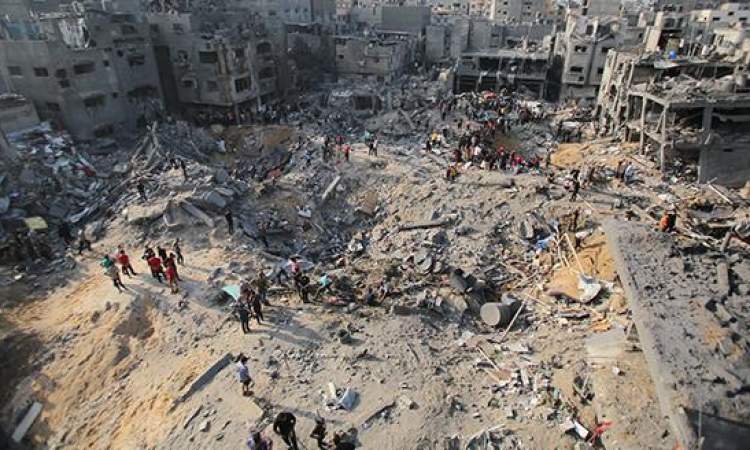 قائد الثورة ينتقد صمت الحكومات والانظمة تجاه مأساة غزة