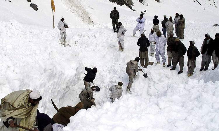 مقتل 15 شخصا ونفوق اكثر من 10 رأس ماشية بسبب الثلوج في افغانستان 