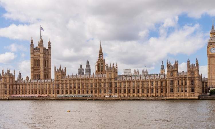 اشهر قصور بريطانيا ومقر البرلمان البريطاني معرض للانهيار