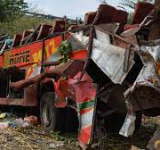 مقتل 11 طالباً في حادث تصادم بين حافلتهم وشاحنة في كينيا