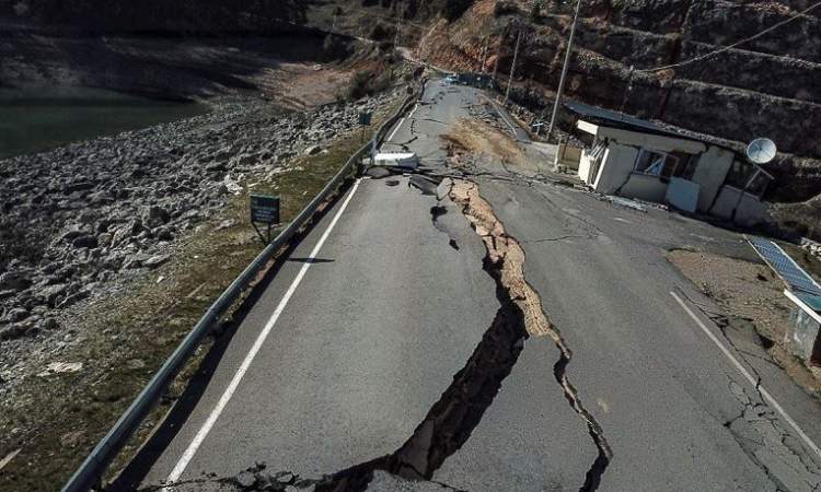 زلزال بابوا غينيا يوقع 3 قتلى ويدمر اكثر من 70 منزلاً