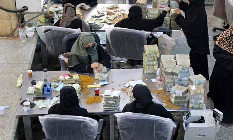 القطاع المصرفي في عدن يحذر من انهيار كارثي لـعملة المرتزقة