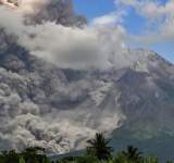 إندونيسيا تصدر تحذيرًا من تسونامي بعد ثوران بركان روانج