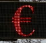 اليورو يتراجع أمام الروبل الروسي إلى دون 99 روبلا