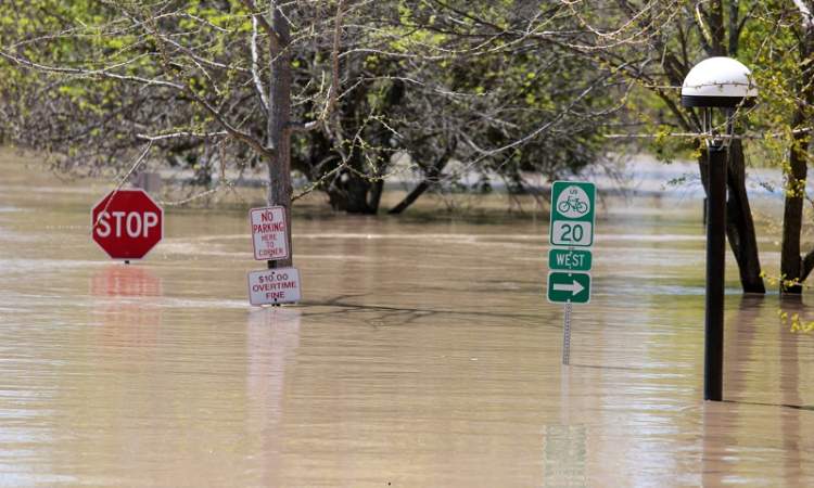 الفيضانات تجتاح تكساس الامريكية وتوقعات باستمرار الامطار 