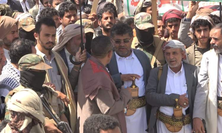عضو السياسي الأعلى الحوثي يلتقي قيادات شرطة محافظة صنعاء