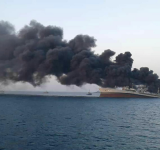 السفن المرتبطة بالكيان تحترق من الضربات اليمنية