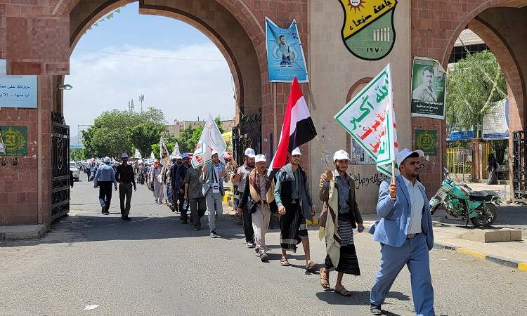 مسير شعبي وعسكري لخريجي دورات طوفان الأقصى من طلاب وموظفي جامعة صنعاء