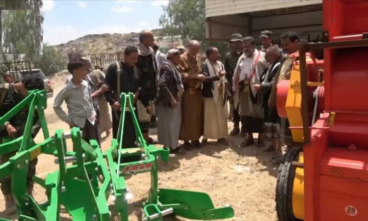 تدشين توزيع معدات زراعية في محافظة البيضاء 