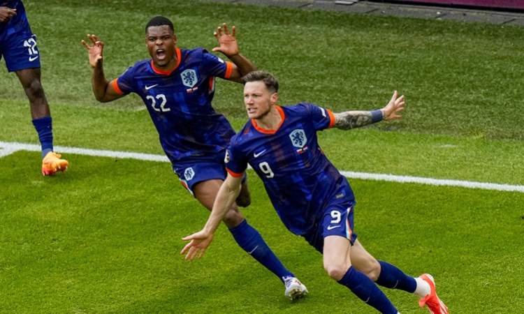 هولندا تفتتح مشوارها في كأس أوروبا بفوز ثمين على بولندا 