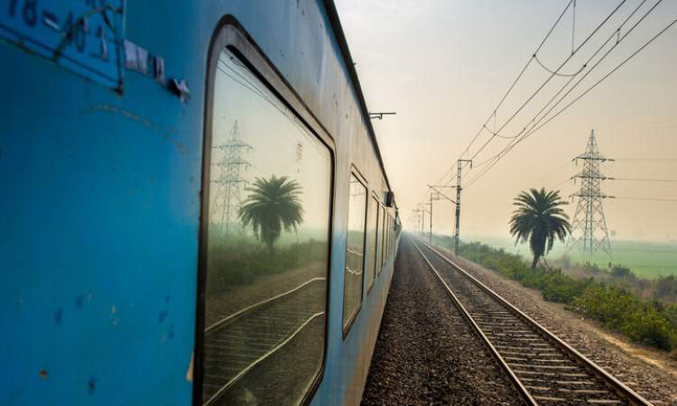 مقتل خمسة أشخاص بحادث تصادم بين قطاري ركاب وبضائع في الهند