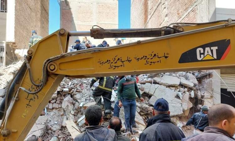 مصرع واصابة 11 شخصا بانهيار منزل بأسيوط المصرية