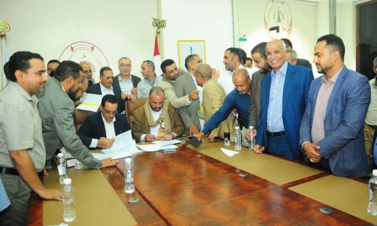 صنعاء: توقيع آلية جديدة لتحصيل رسوم صندوق المعلم .. (5 ريال فقط)