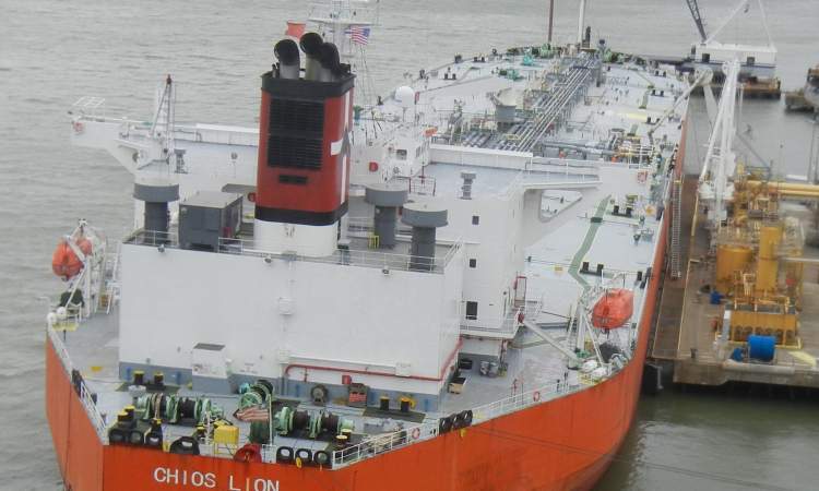 مشاهد لاستهداف سفينة كايس لين النفطية من قبل القوات المسلحة