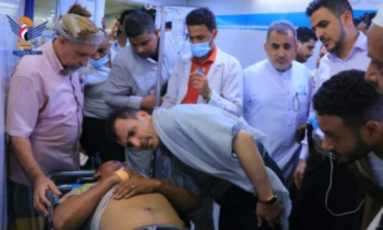 وزير الصحة يتفقد جرحى العدوان الإسرائيلي بالحديدة