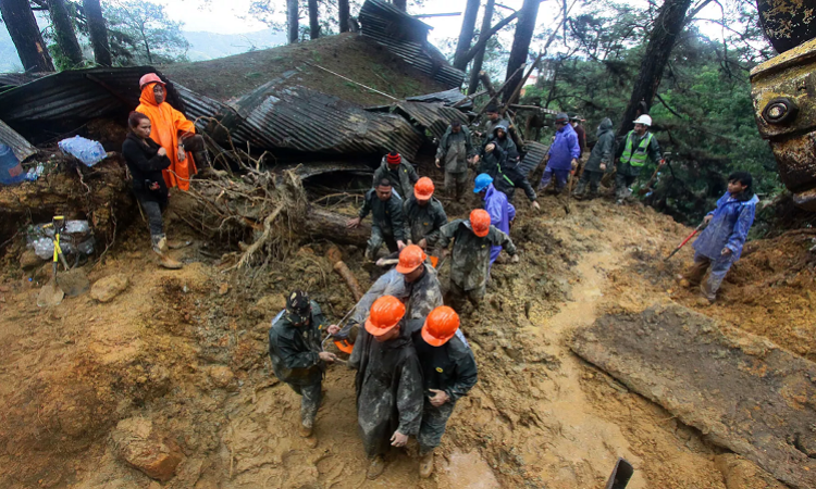 السلطات الصينية تجلي 300 ألف شخص بسبب إعصار "غايمي"