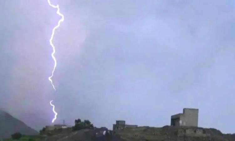 وفاة وإصابة 7 أشخاص بصواعق رعدية وسيول الأمطار في صنعاء وصعدة