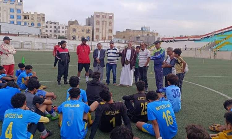 رئيس مجلس ادارة نادي 22 مايو يلتقي لاعبي الفريق الاول لكرة القدم
