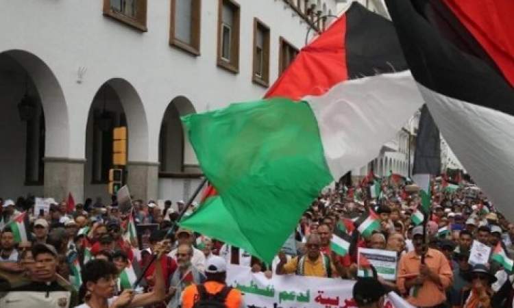 آلاف المغاربة يتظاهرون تنديدا باغتيال القائد هنية