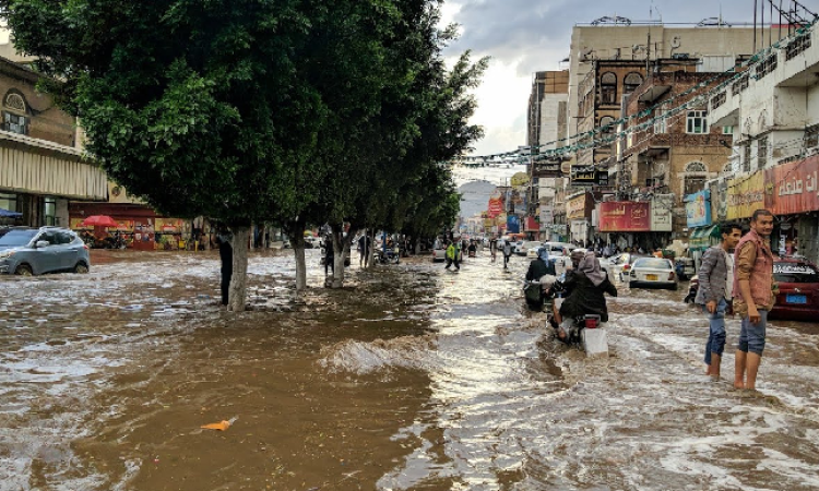 امطار غزيرة  ومتفاوتة بالساعات المقبلة